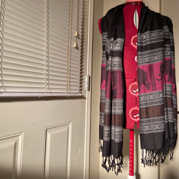 Pashmina women scarf/ wrap black, grey, pink Elephant print. Used. Missing label - Picture 2 of 12